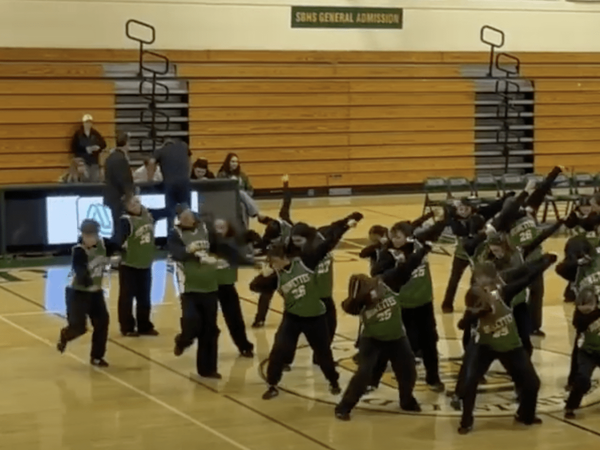 SBHS Girls Basketball Halftime Performance (01/07)